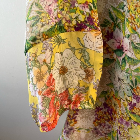 Figueroa & Flowers Sheer Floral Blouse - Picture 2 of 10